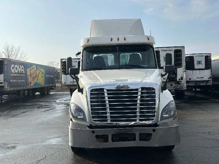 2019 Freightliner Cascadia in La Porte, IN — photo 2