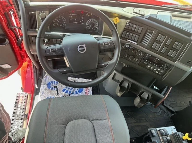 2026 Volvo VHD 300 in Elk River, MN — photo 9