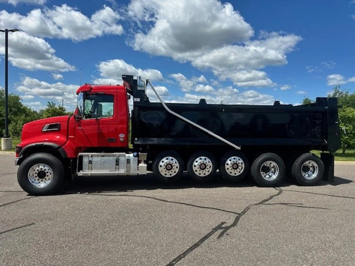 2026 Volvo VHD 300 in Elk River, MN — photo 2