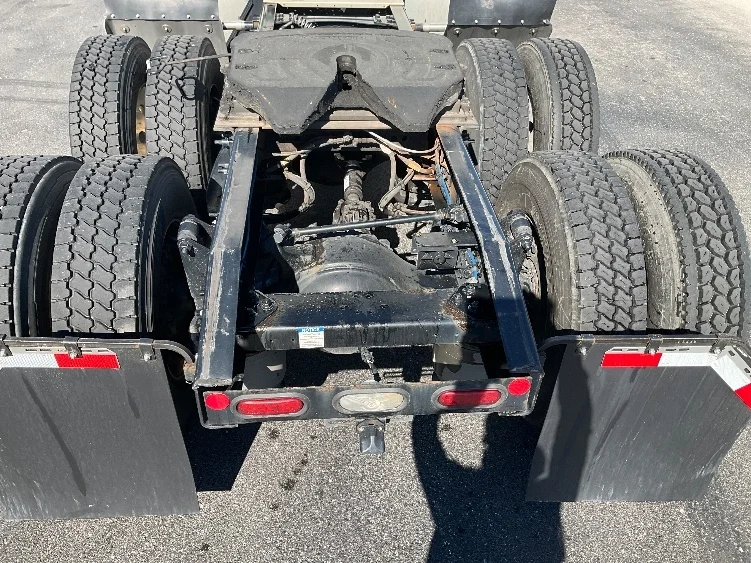 2022 Freightliner Cascadia - image 6