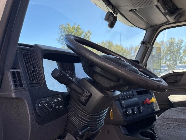 2019 International LT - image 10