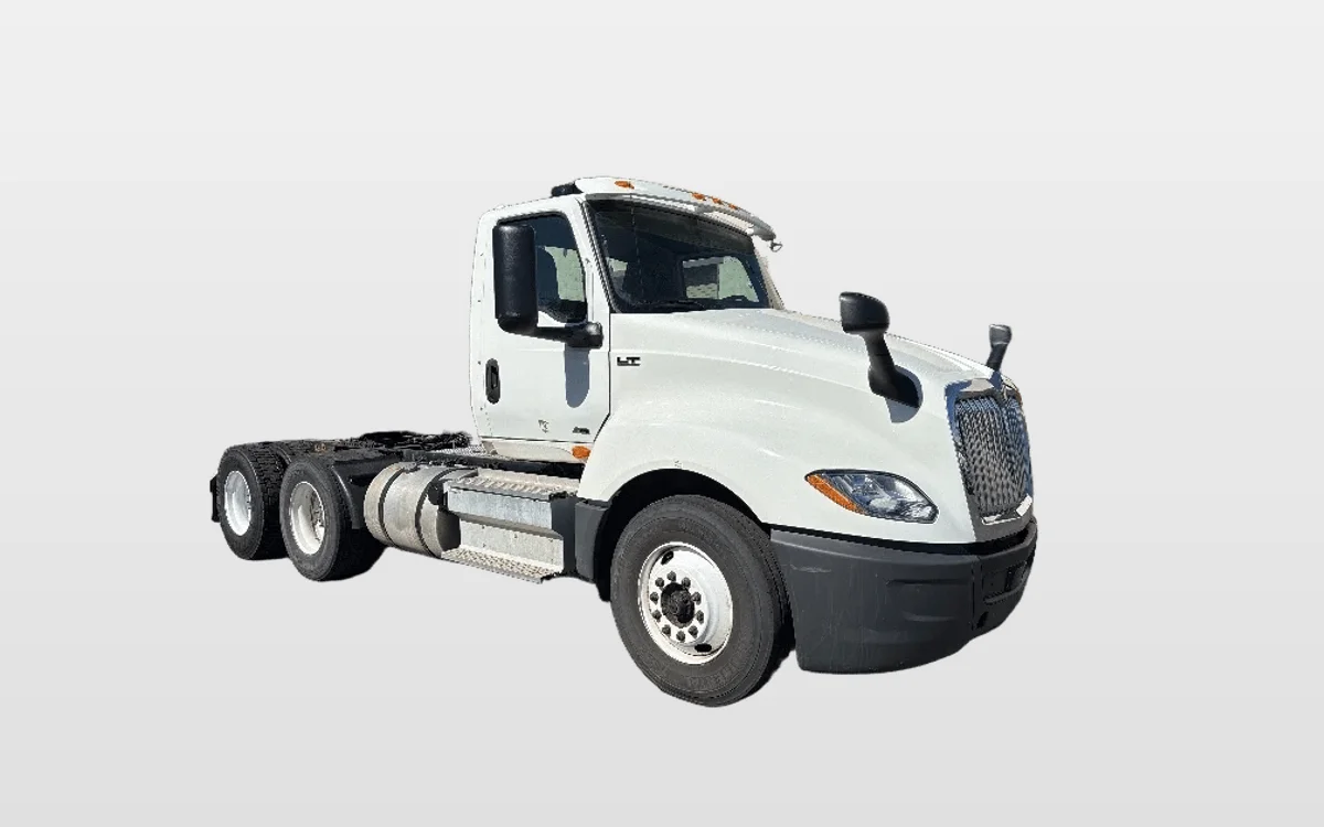 2019 International LT - image 1