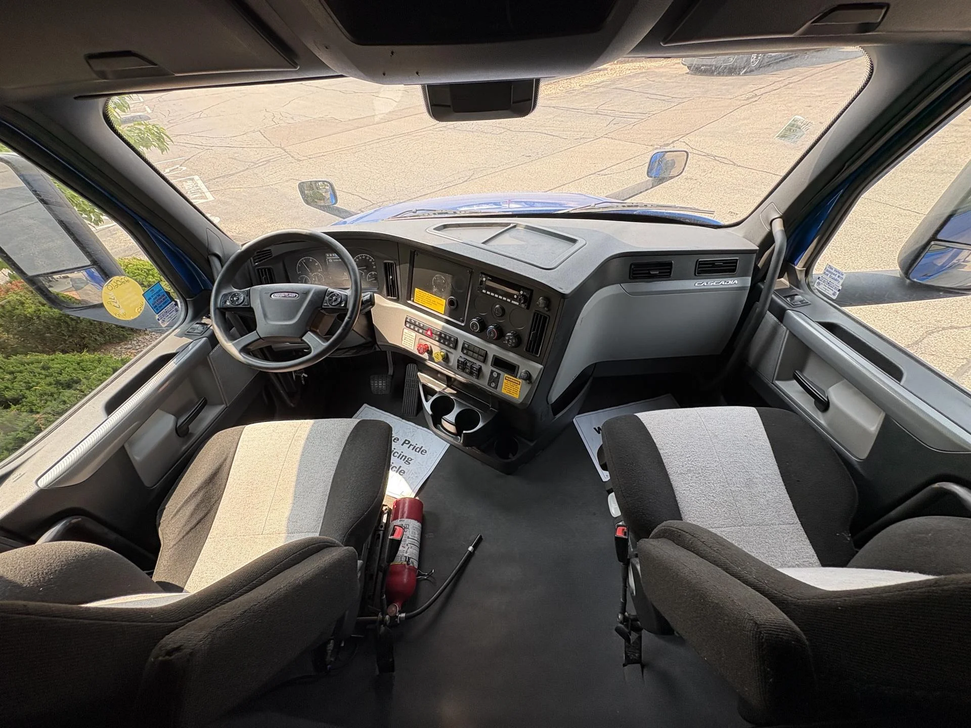 2022 Freightliner Cascadia in Inver Grove Heights, MN — photo 18