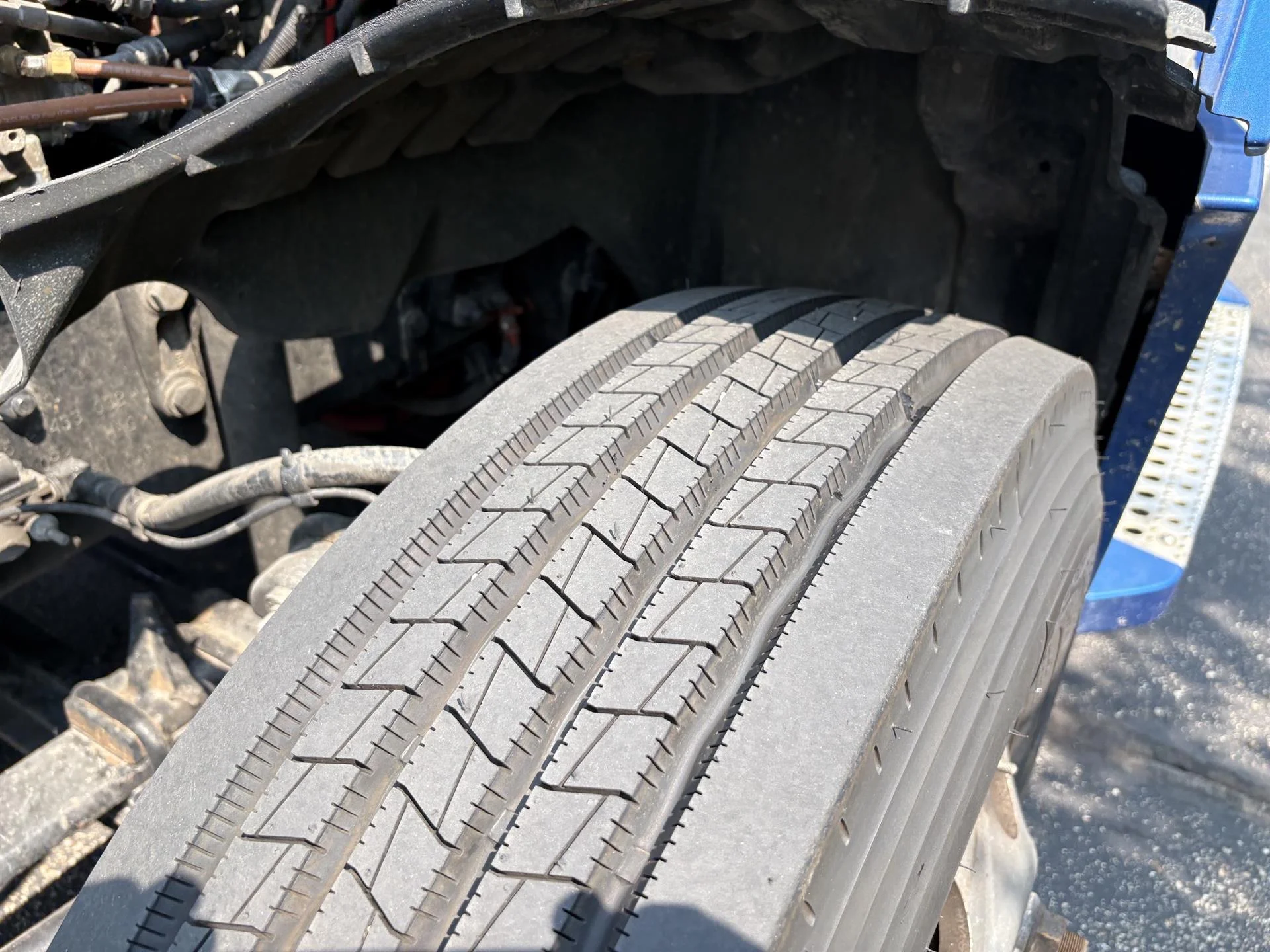 2022 Freightliner Cascadia in Inver Grove Heights, MN — photo 10