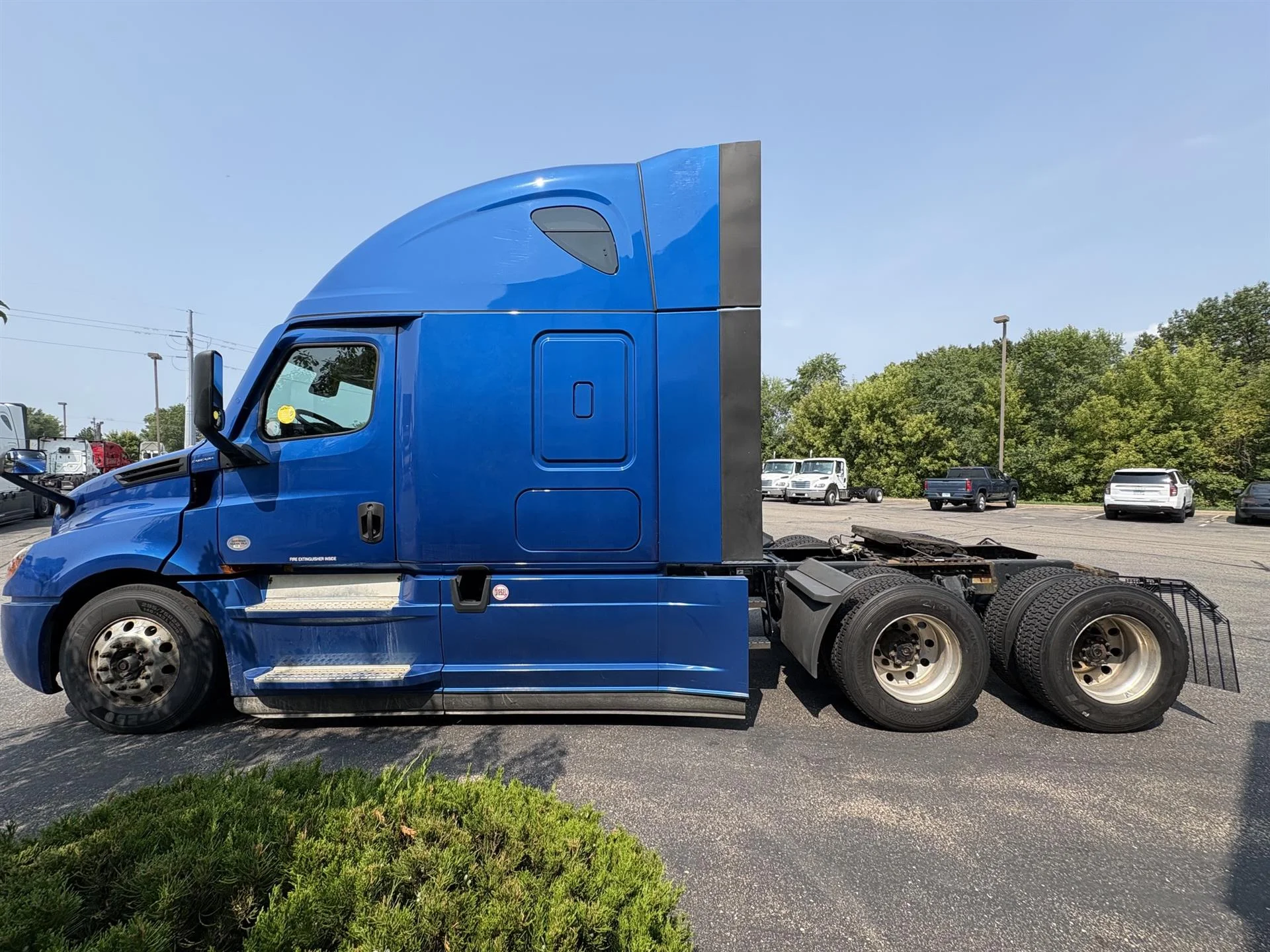2022 Freightliner Cascadia in Inver Grove Heights, MN — photo 6