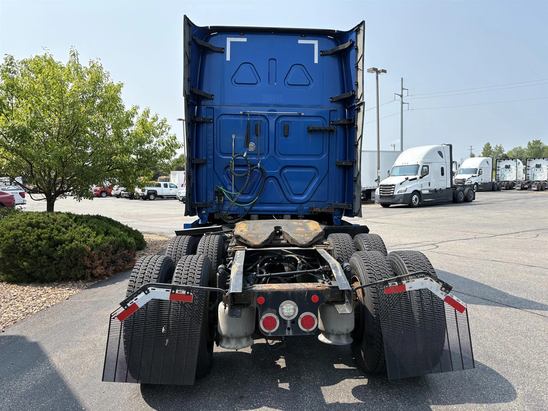 2022 Freightliner Cascadia in Inver Grove Heights, MN — photo 5