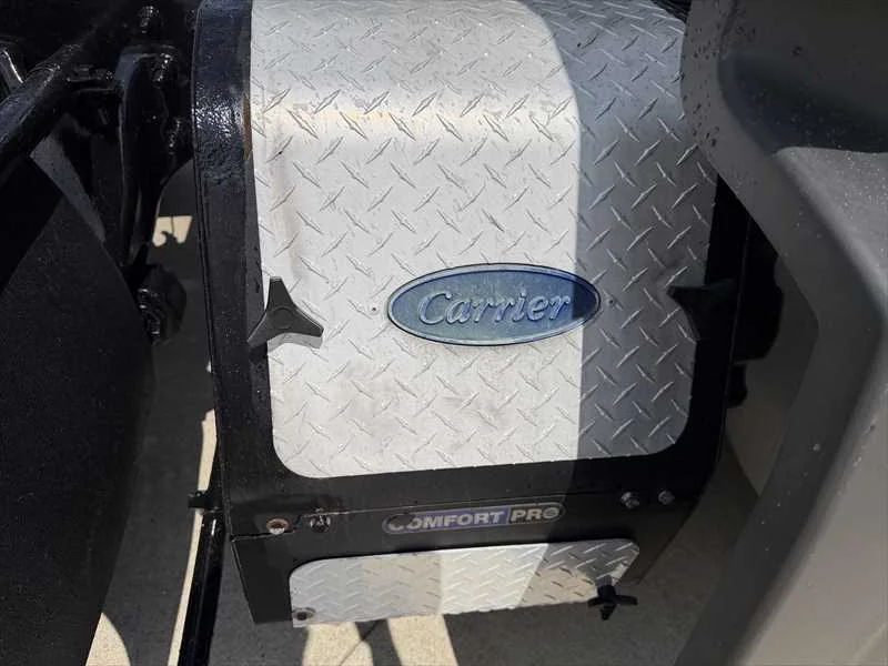 2021 International LT - image 9