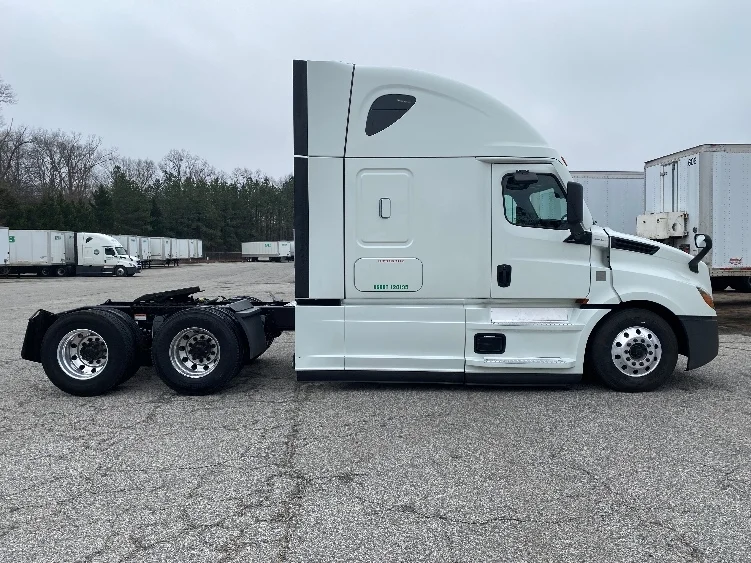 2021 Freightliner Cascadia in Prince George, VA — photo 8