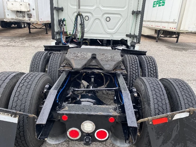 2021 Freightliner Cascadia in Prince George, VA — photo 6
