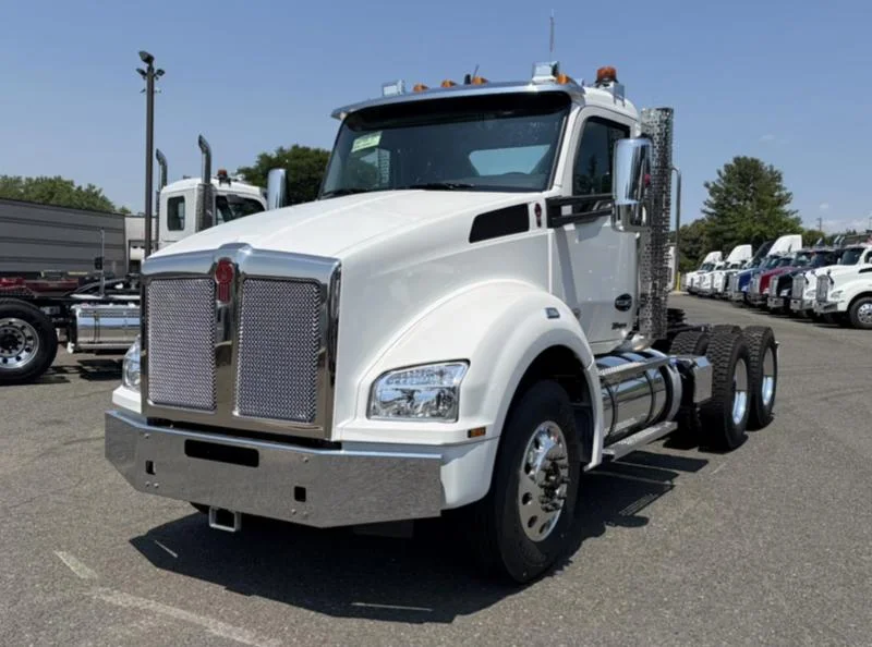 2027 Kenworth T880 in Enfield, CT