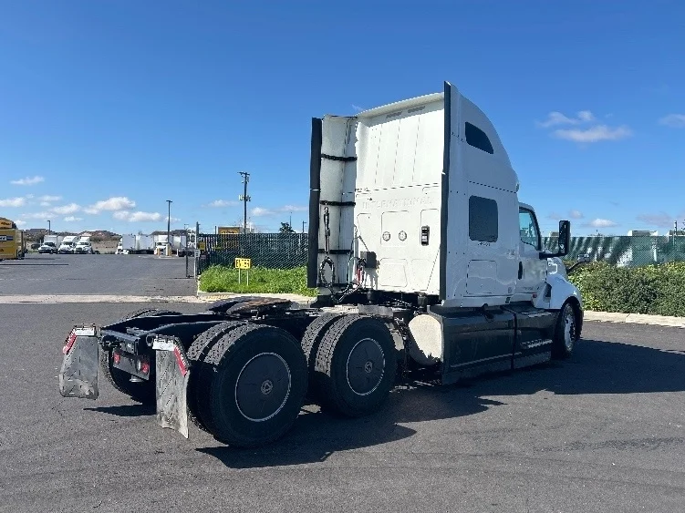 2023 International LT - image 7