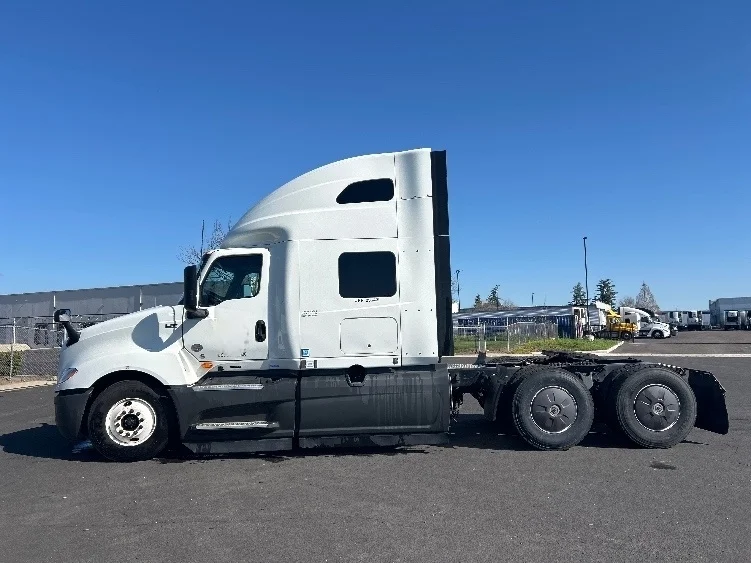 2023 International LT - image 4