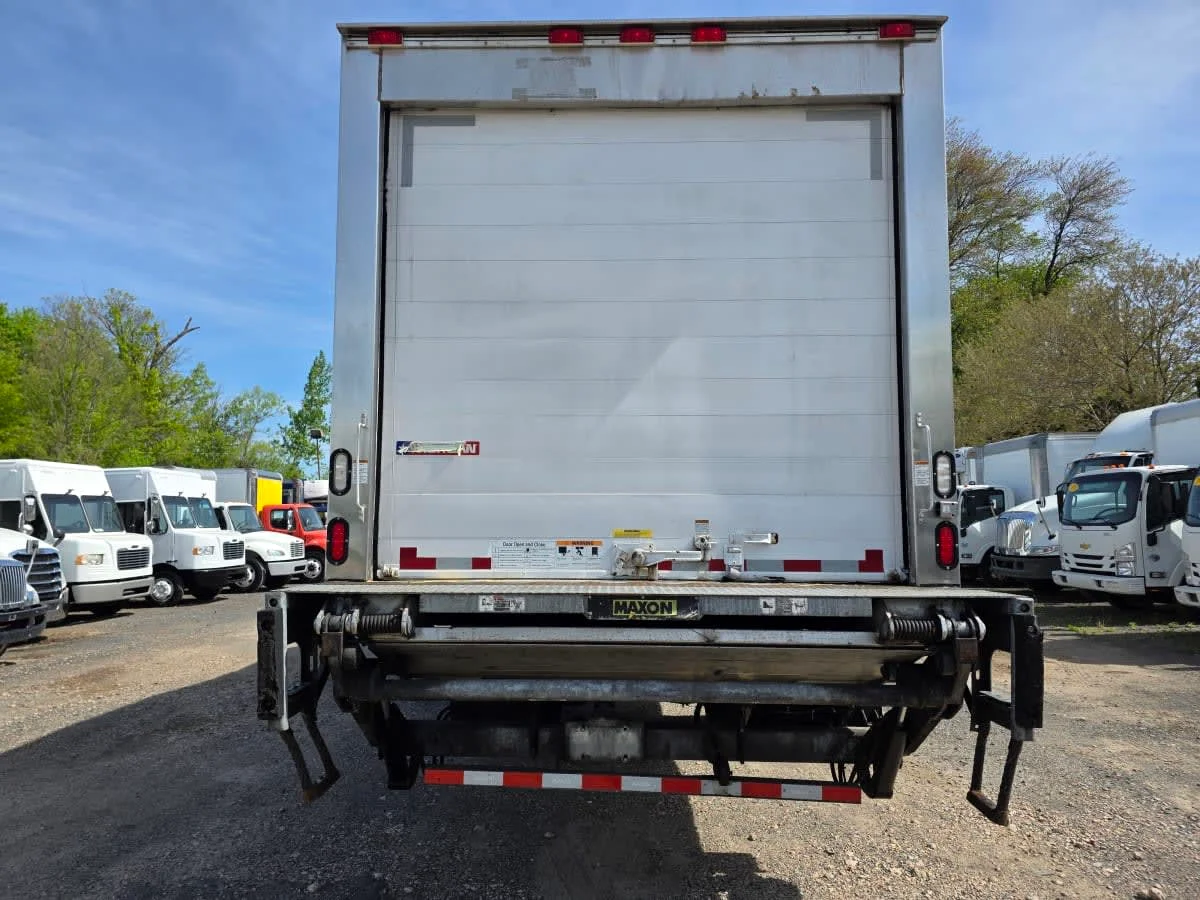 2016 International 4300 - image 5