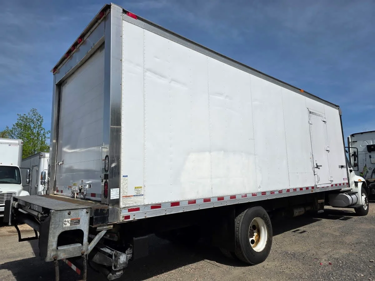 2016 International 4300 - image 4