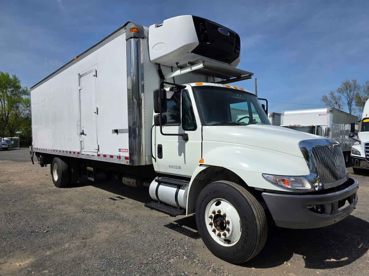 2016 International 4300 - image 3