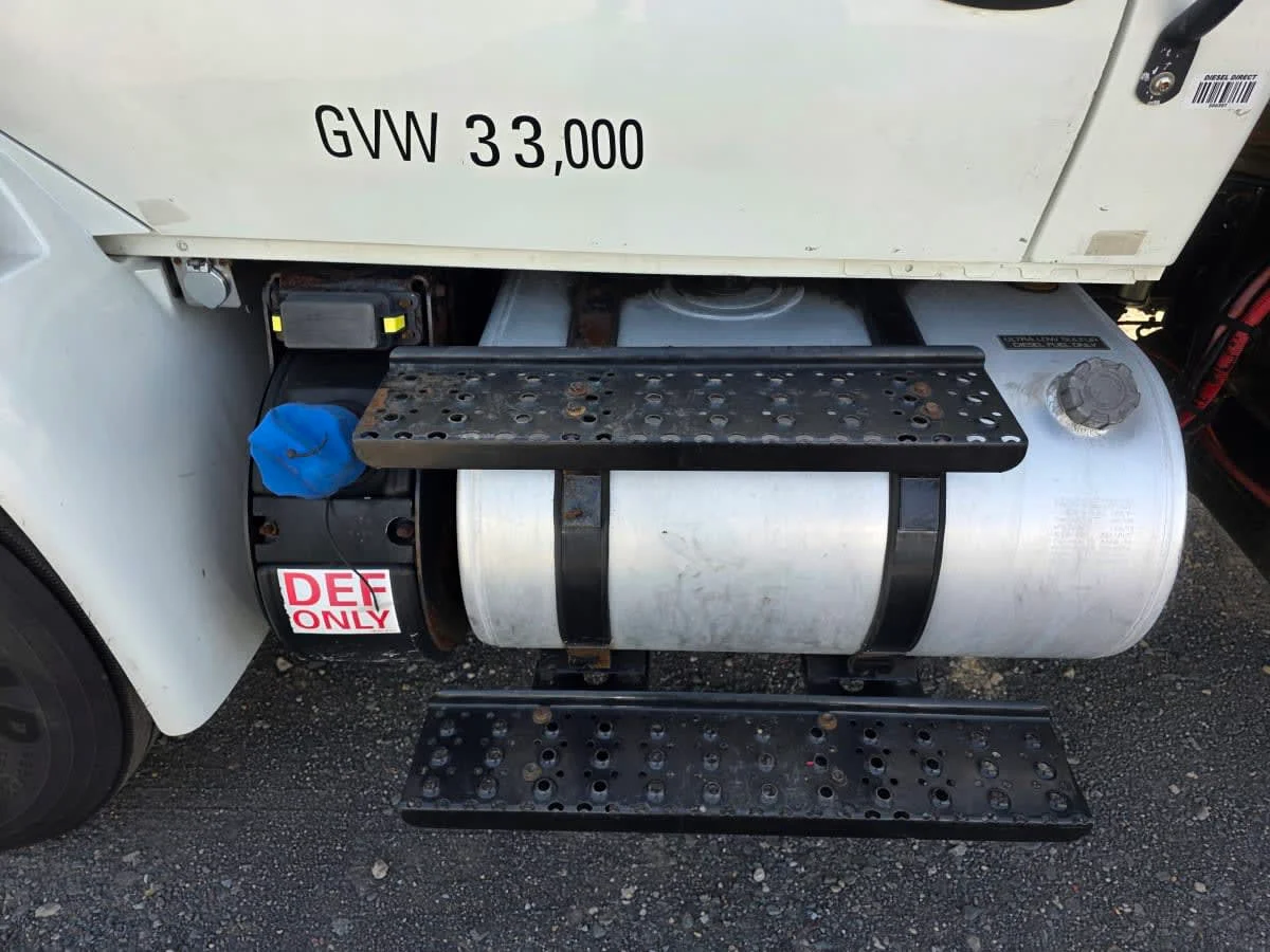 2016 International 4300 - image 11