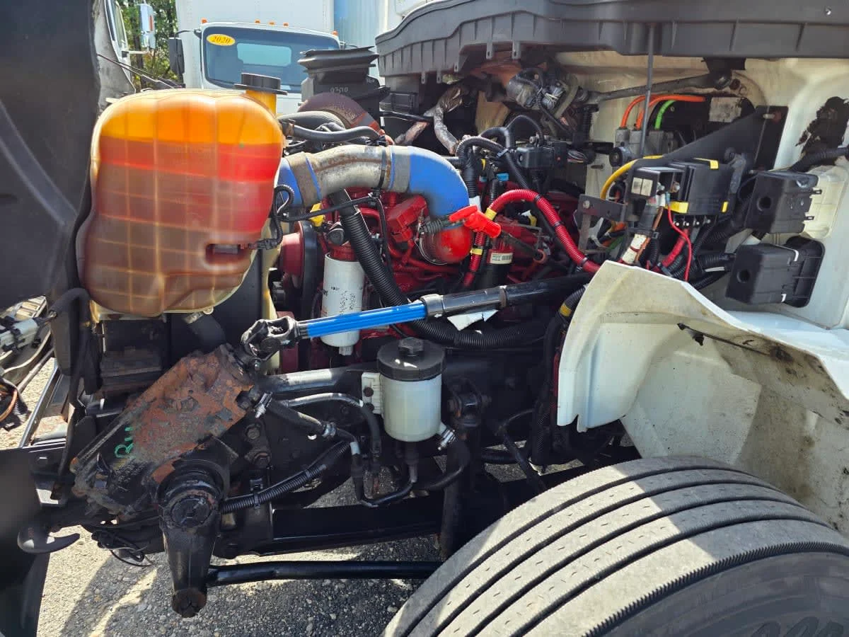 2016 International 4300 - image 10