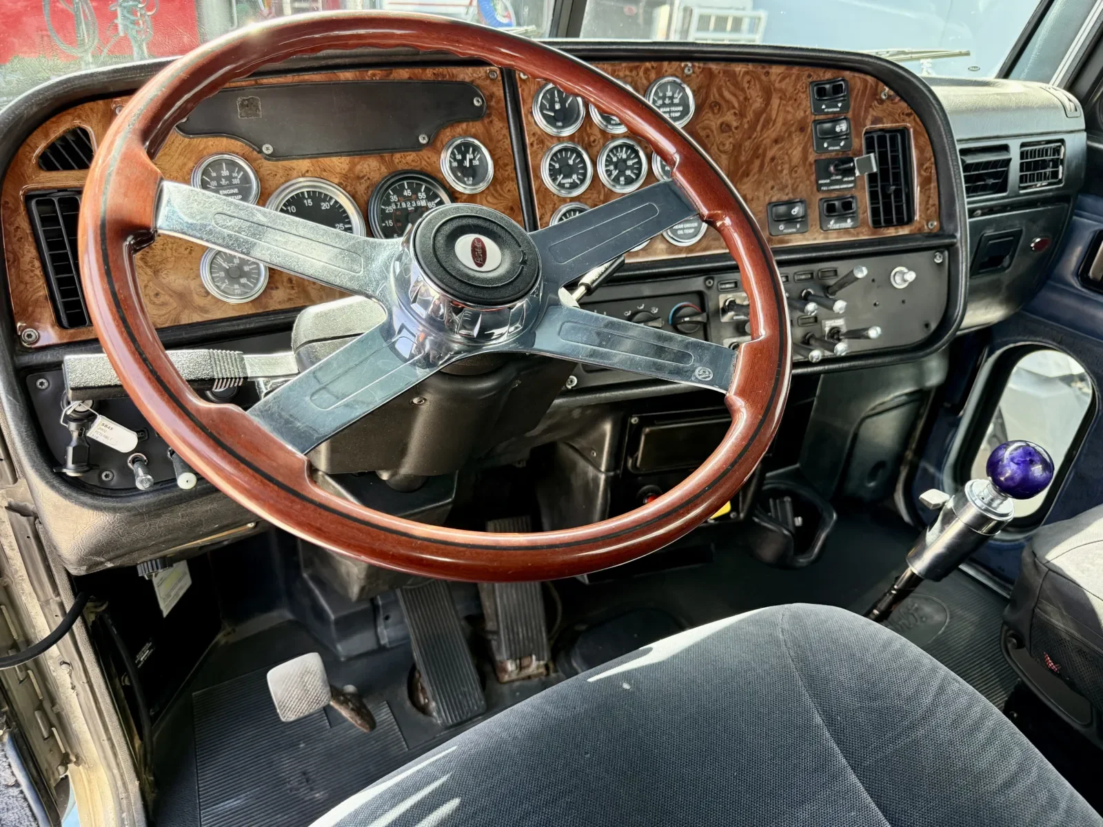 2002 Peterbilt in New Lenox, IL — photo 15