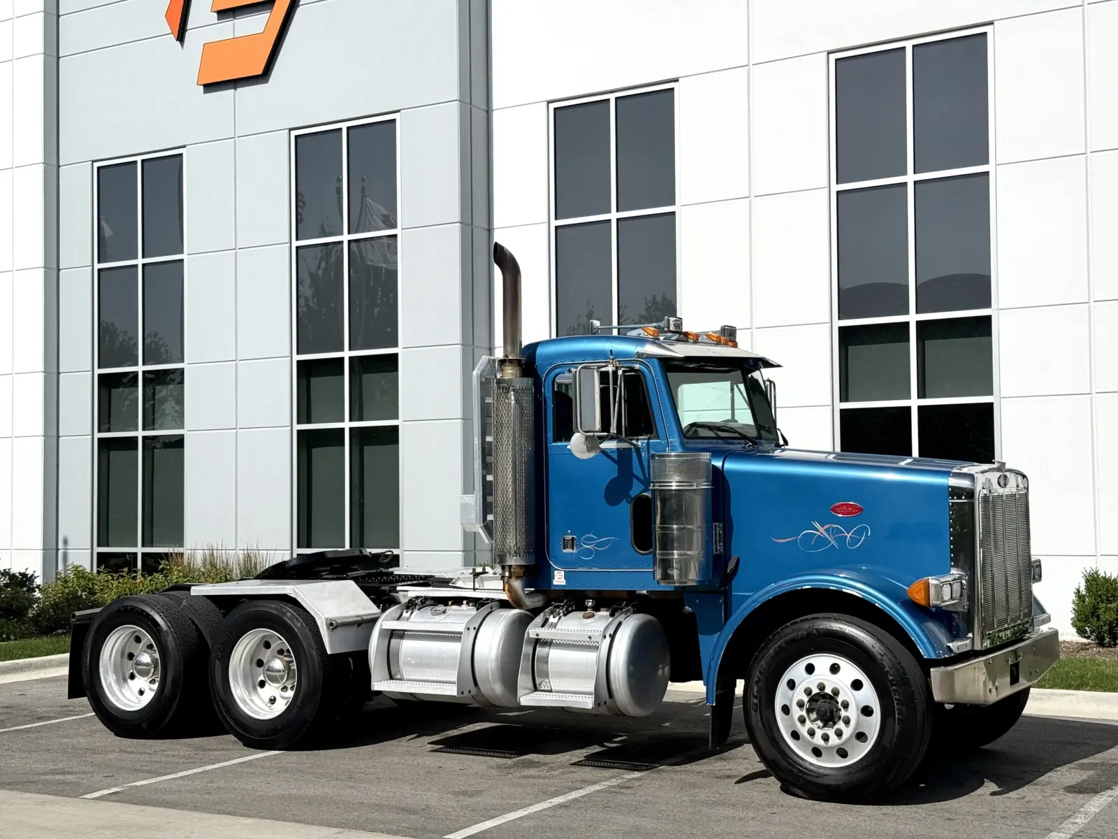 2002 Peterbilt in New Lenox, IL — photo 2