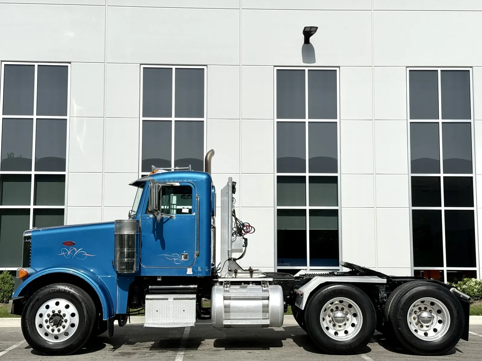 2002 Peterbilt in New Lenox, IL — photo 4