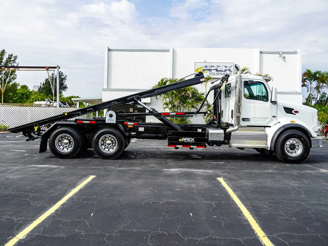 2025 Peterbilt 548 — photo 5