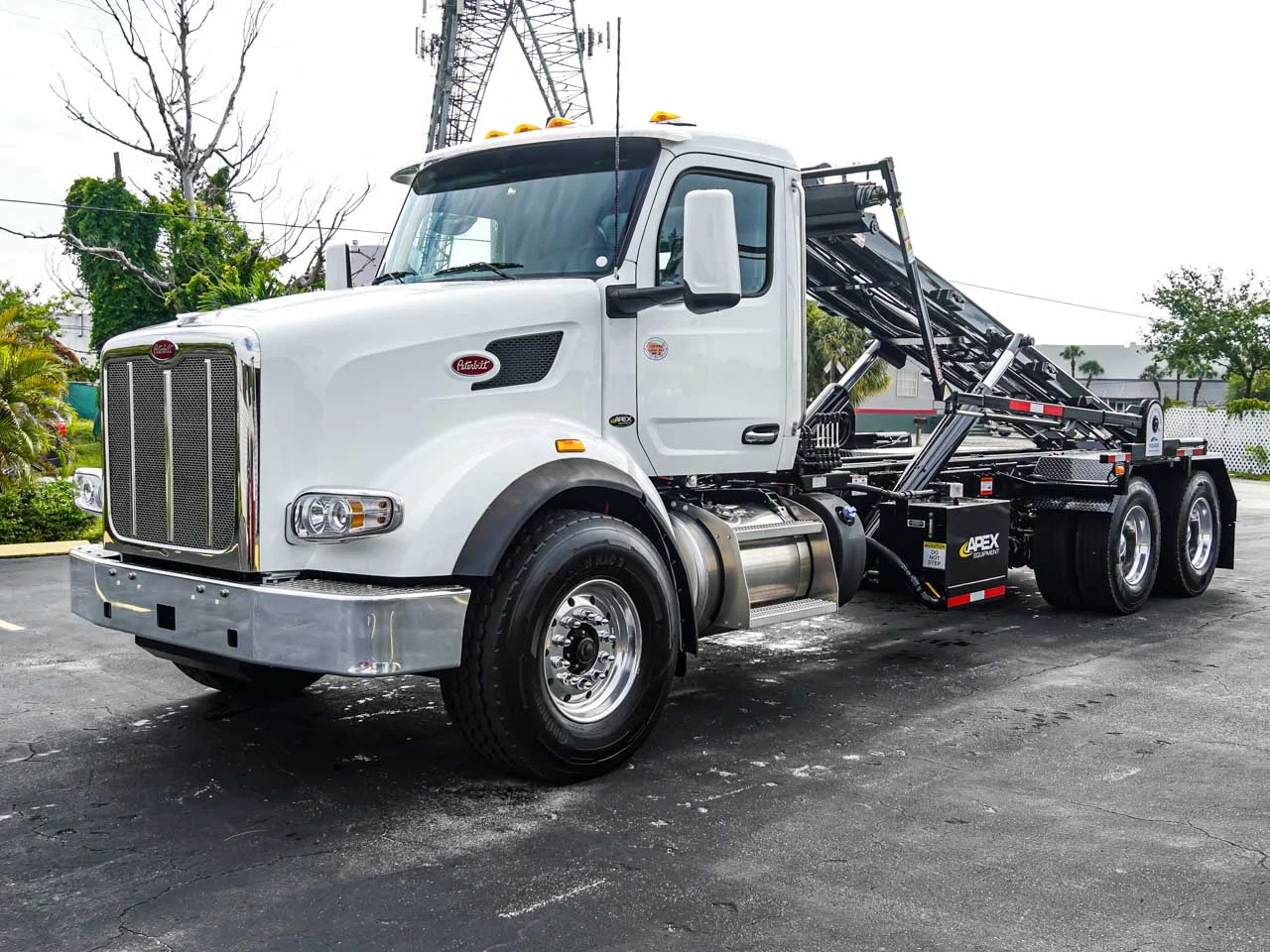 2025 Peterbilt 548 — photo 2