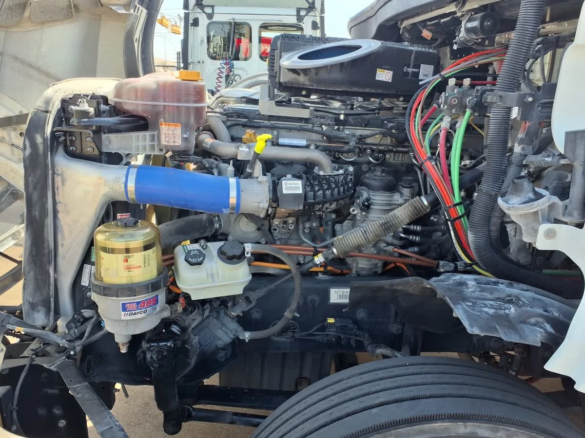 2022 Freightliner Cascadia - image 8