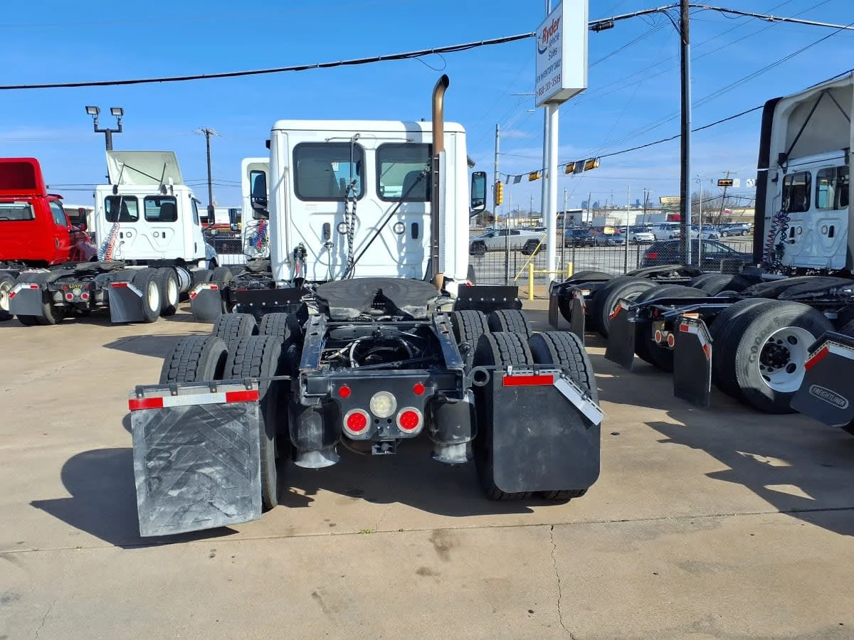 2022 Freightliner Cascadia in Dallas, TX — photo 5