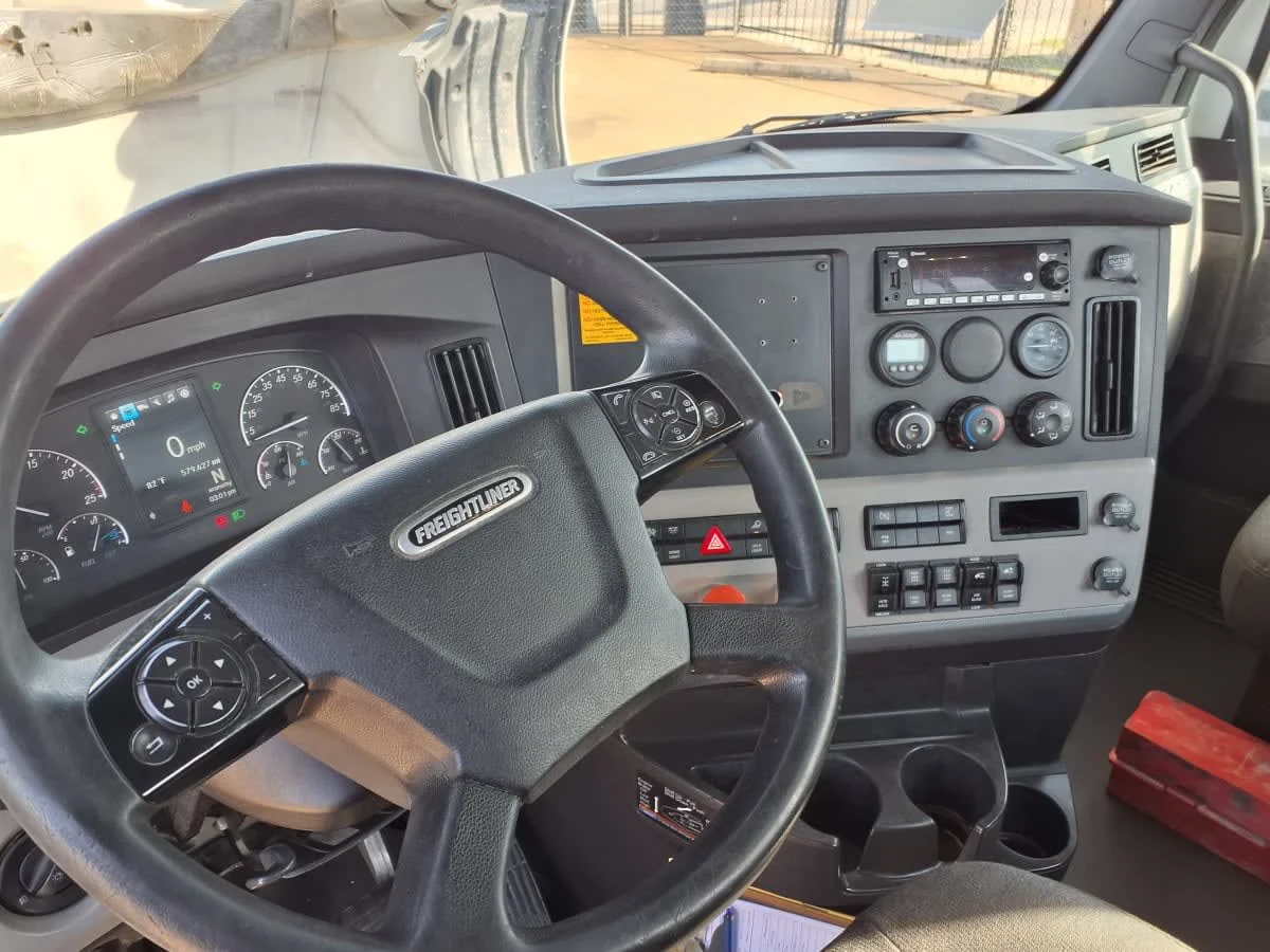 2022 Freightliner Cascadia in Dallas, TX — photo 7