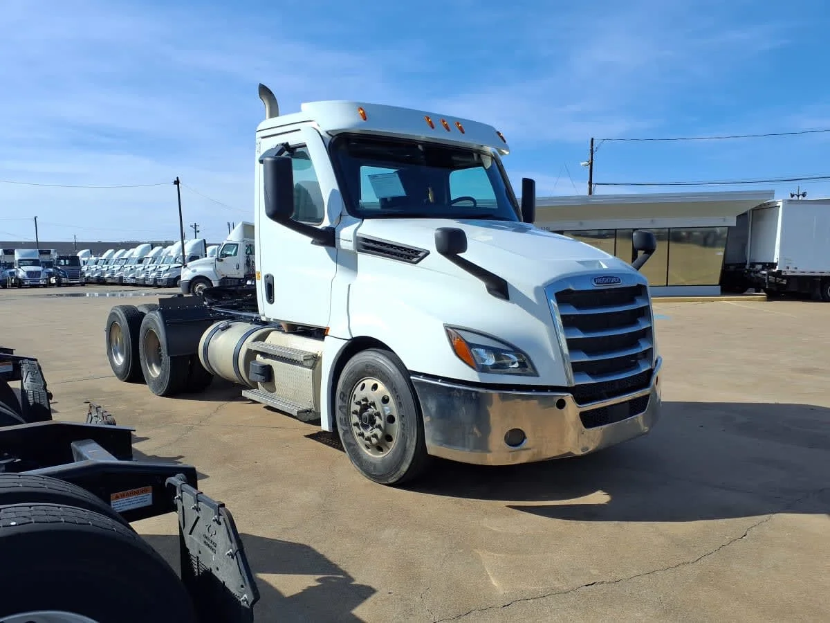 2022 Freightliner Cascadia - image 3