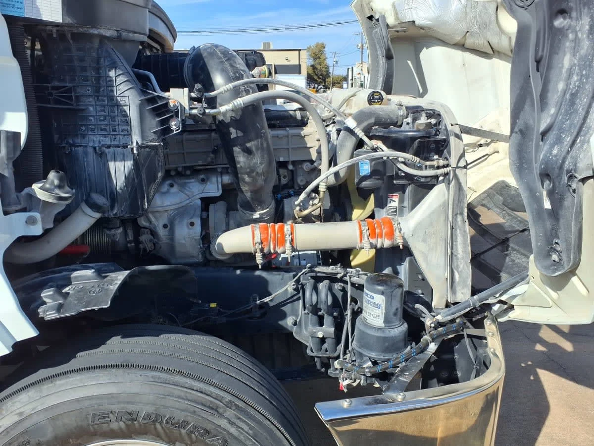 2022 Freightliner Cascadia - image 9