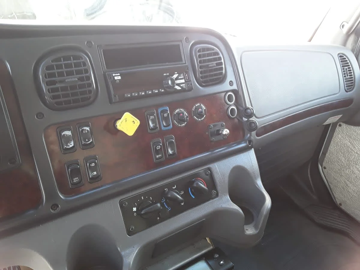 2019 Freightliner M2 106 in Kansas City, MO — photo 10
