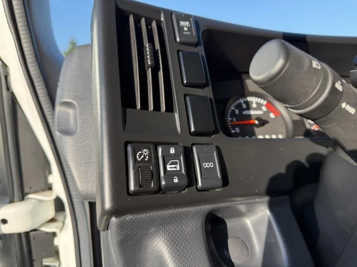 2026 Isuzu NRR — photo 22