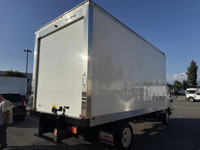2026 Isuzu NRR — photo 6
