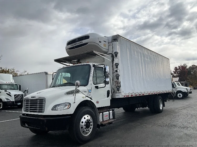 2019 Freightliner M2 106 - image 3
