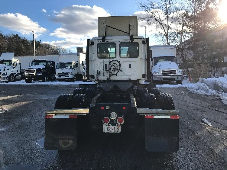 2020 Freightliner Cascadia in Chicopee, MA — photo 6