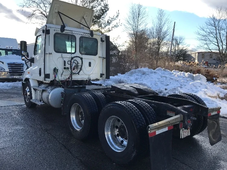 2020 Freightliner Cascadia in Chicopee, MA — photo 5