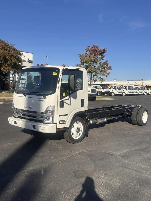 2026 Isuzu NPR - image 3