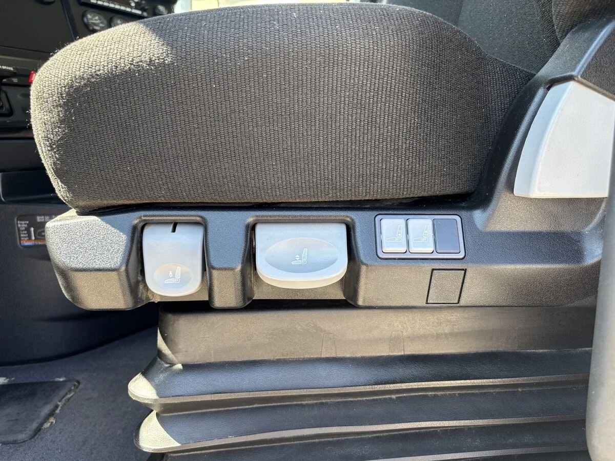 2025 Freightliner Cascadia — photo 17