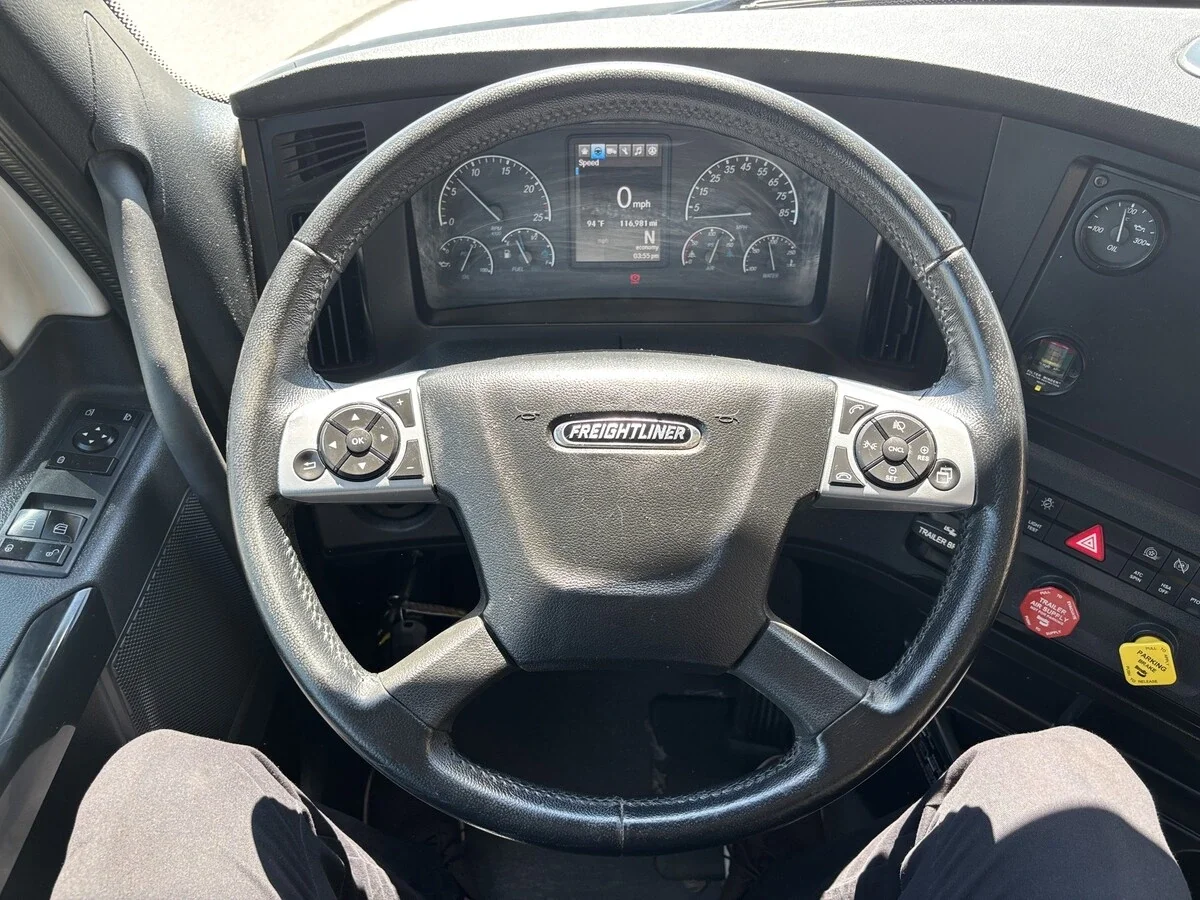 2025 Freightliner Cascadia — photo 14
