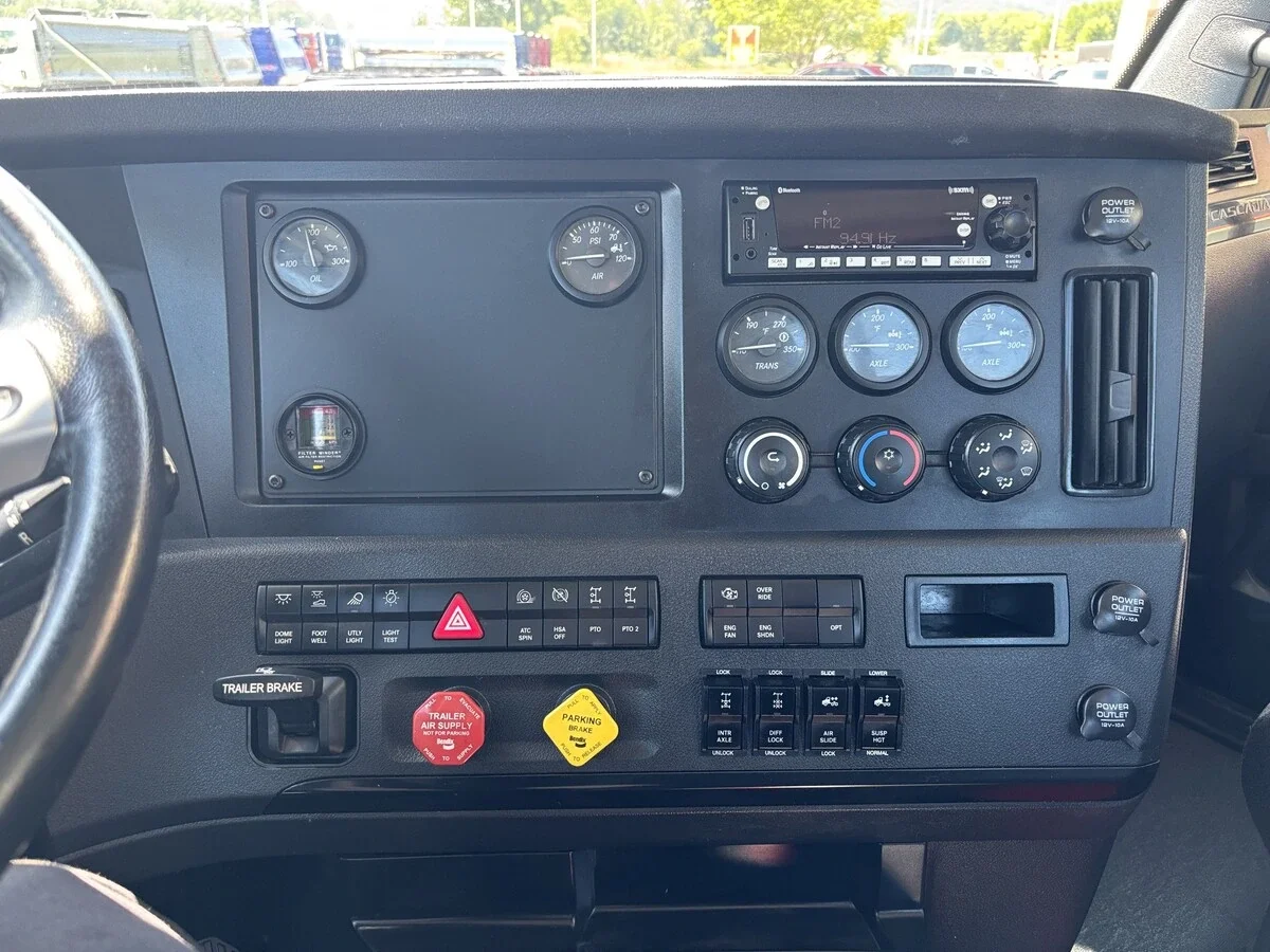 2025 Freightliner Cascadia — photo 15