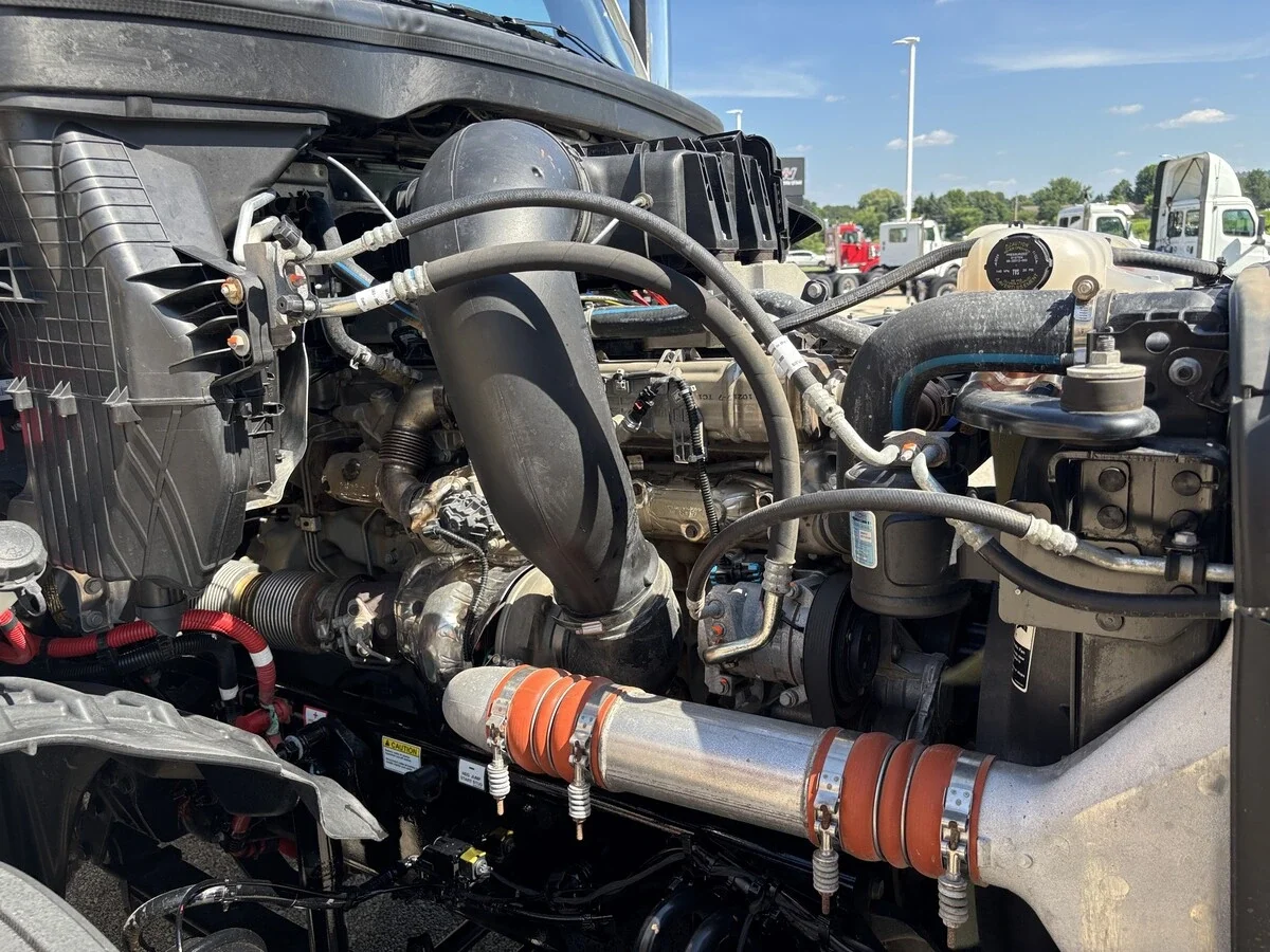 2025 Freightliner Cascadia — photo 19