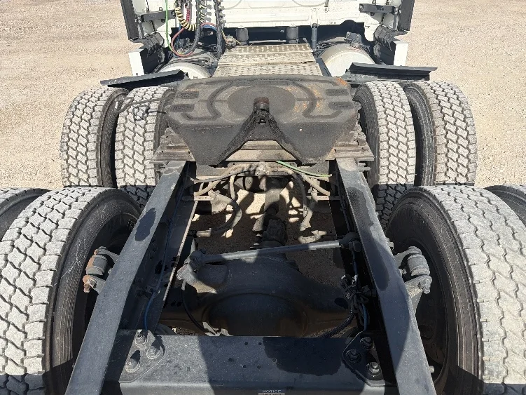 2020 Freightliner Cascadia in Dallas, TX — photo 6