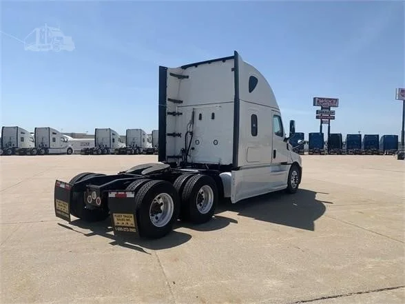 2023 Freightliner Cascadia in Location: Omaha, NE — photo 7