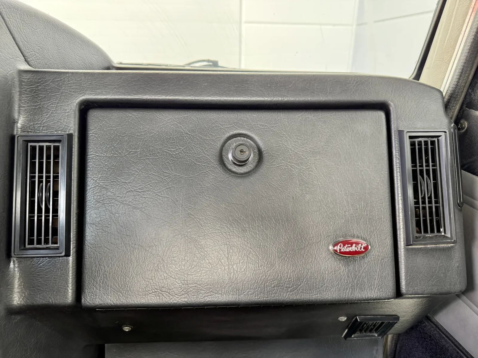 2000 Peterbilt in New Lenox, IL — photo 19
