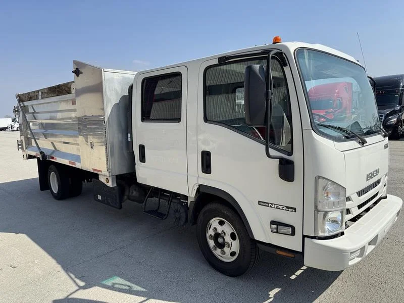 2022 Isuzu NPR - image 7