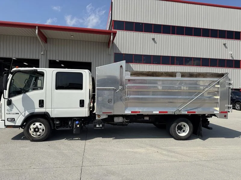 2022 Isuzu NPR - image 3