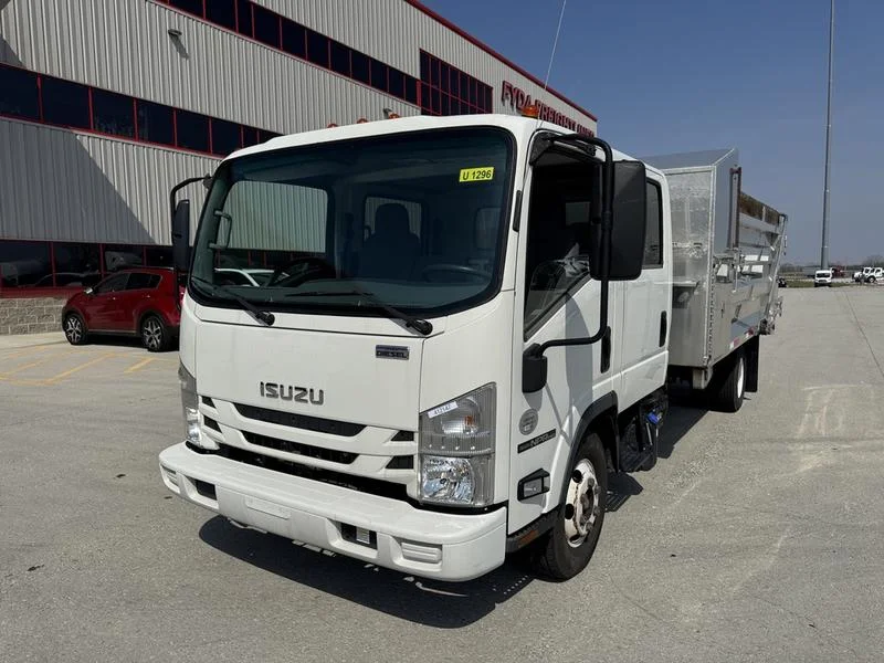 2022 Isuzu NPR - image 2