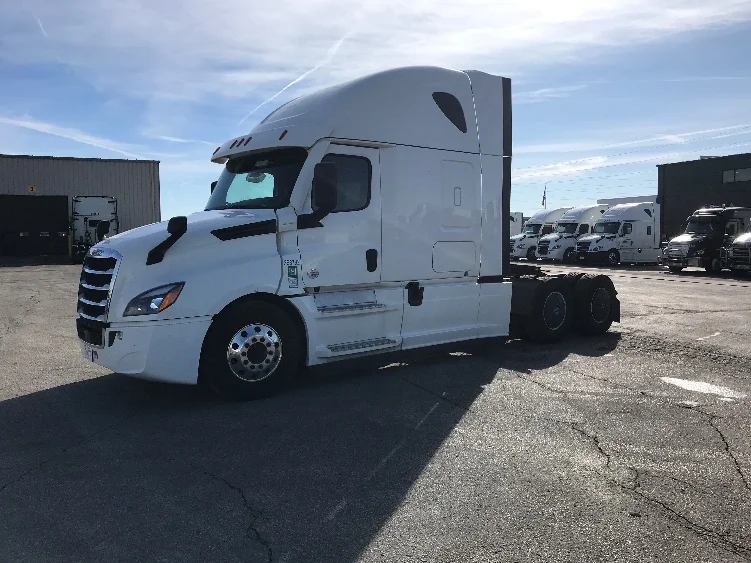 2020 Freightliner Cascadia - image 3