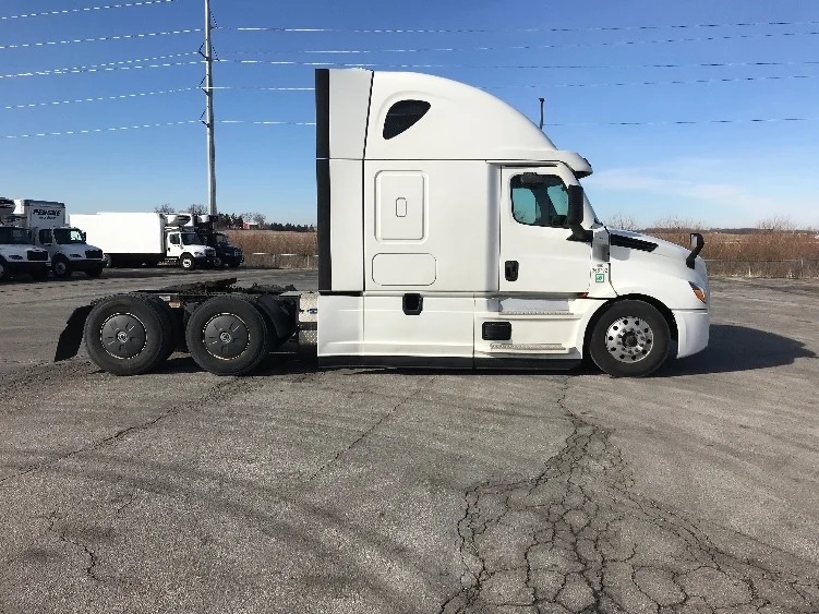 2020 Freightliner Cascadia - image 8